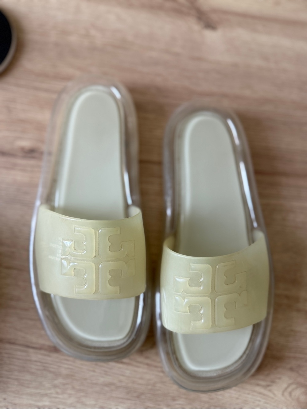 Tory Burch Pearl Ivory Logo Jelly Slide Sandals - Picture 2 of 4